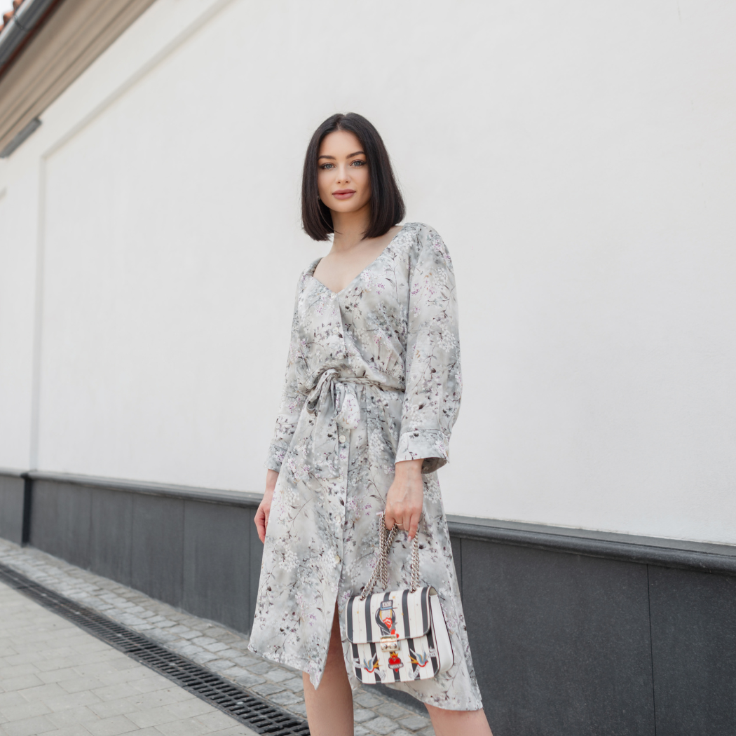 Krótkie sukienki na letnie wesele dla 40-latek. Wybrałam modele do 150 zł